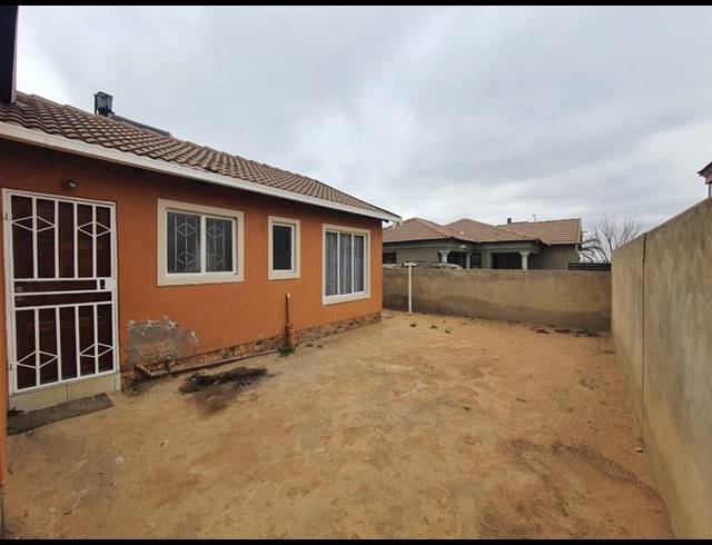 2 BEDROOM HOUSE FOR SALE IN BIRCH ACRES